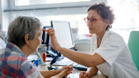 Cílená léčba a imunoterapie výrazně prodlužuje přežití pacientů s pokročilým melanomem
